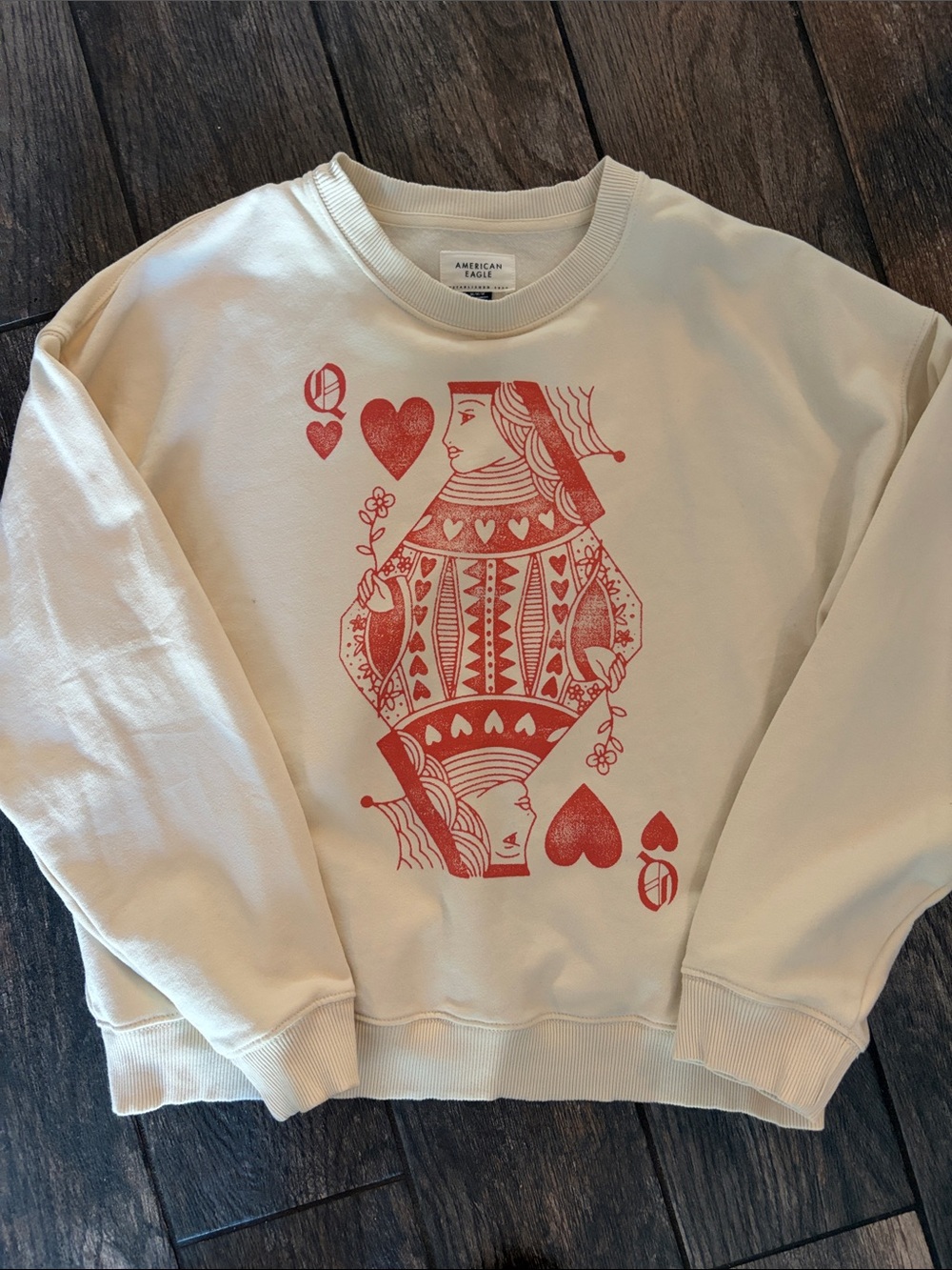 ❤️ American Eagle Outfitters Sweatshirt with Red Queen of Hearts Design